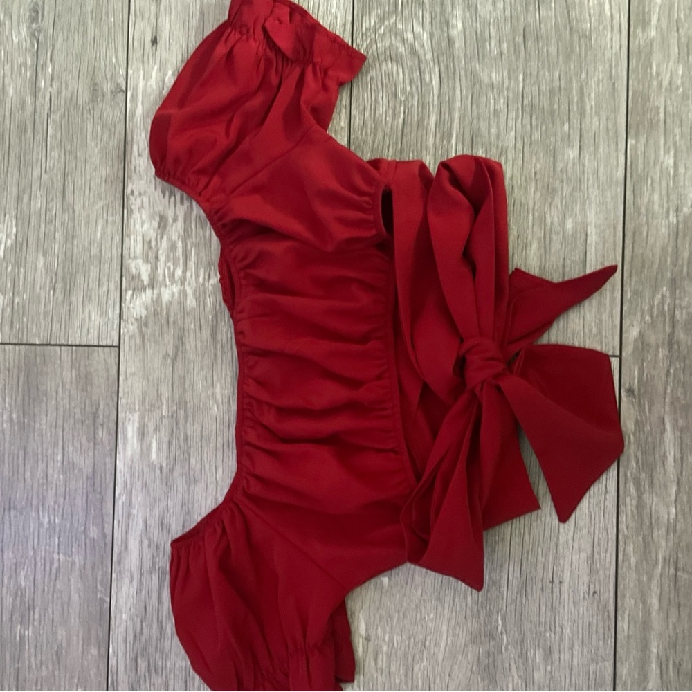 Red Ruffled crop top - Picture 2 of 3